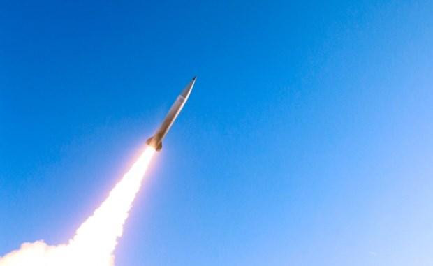 Tên lửa chính xác tầm xa của Lockheed Martin trong một vụ phóng thử nghiệm hồi tháng 5/2021. (Nguồn: defensedaily.com)