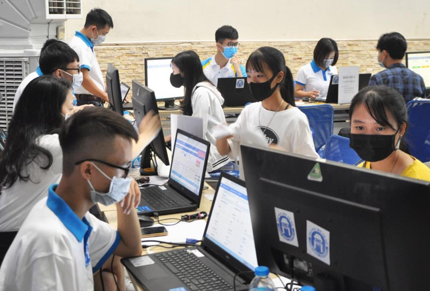 Sinh viên nhập học năm 2020 tại ĐH Mở Hà Nội. Ảnh: Diệp An