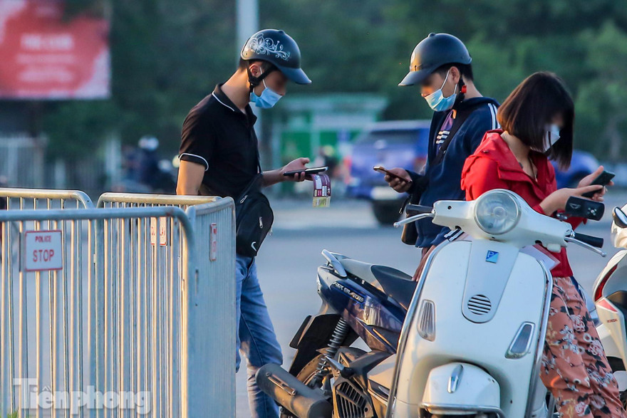 Lo mất trắng vì COVID-19, 'chợ đen' không dám 'ôm' nhiều vé trận Việt Nam - Nhật Bản