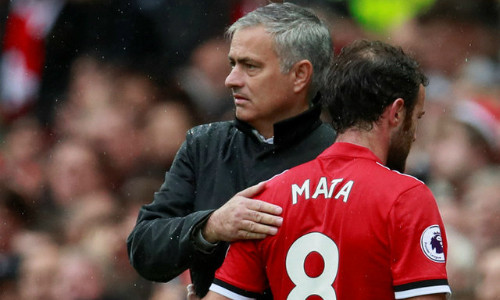 Man Utd khởi đầu mạnh mẽ trong mùa thứ hai của Mourinho tại Old Trafford. Ảnh: Reuters.