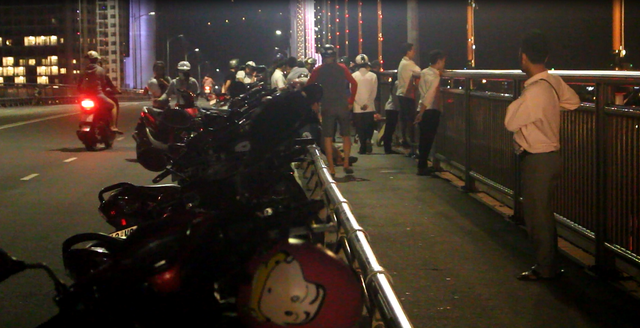 Bỏ ô tô trên cầu, người đàn ông nhảy xuống sông Hàn tự vẫn