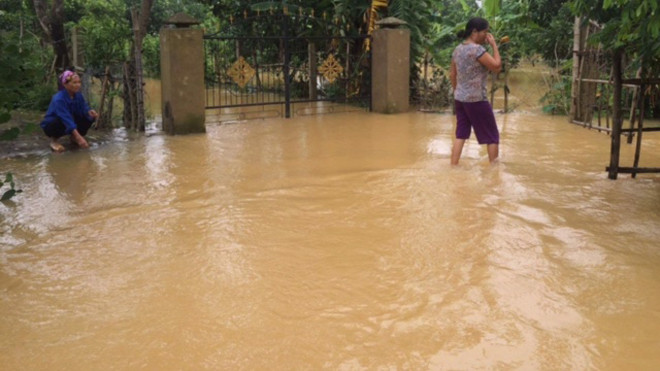 Sáng 23/9 lũ tiếp tục đổ về Hương Khê, Đức Thọ (Hà Tĩnh)