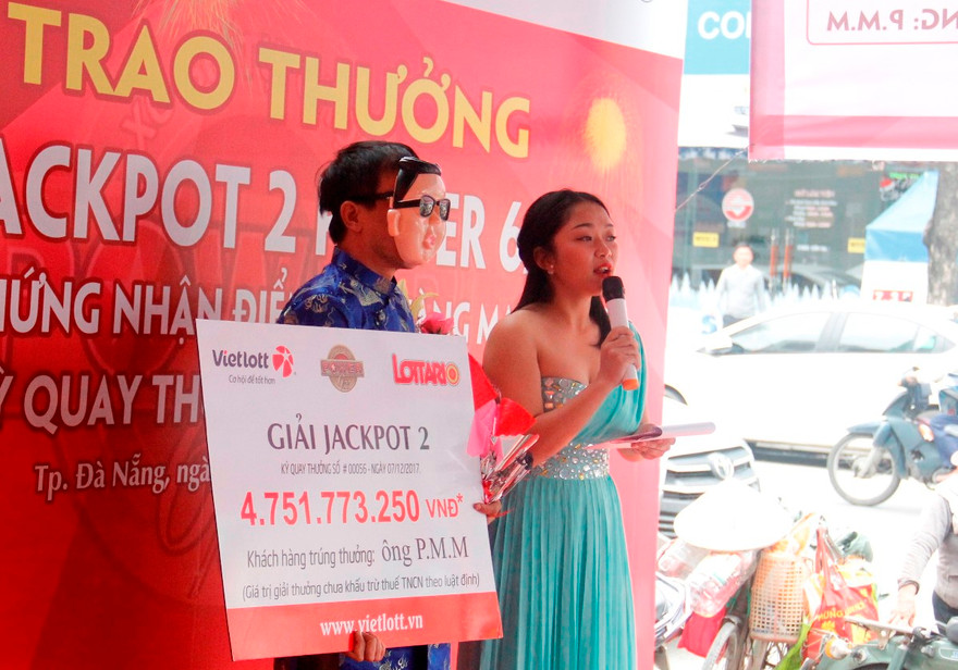 Chủ nhân đầu tiên của Jackpot 2 tại Đà Nẵng đeo mặt nạ đến rinh giải