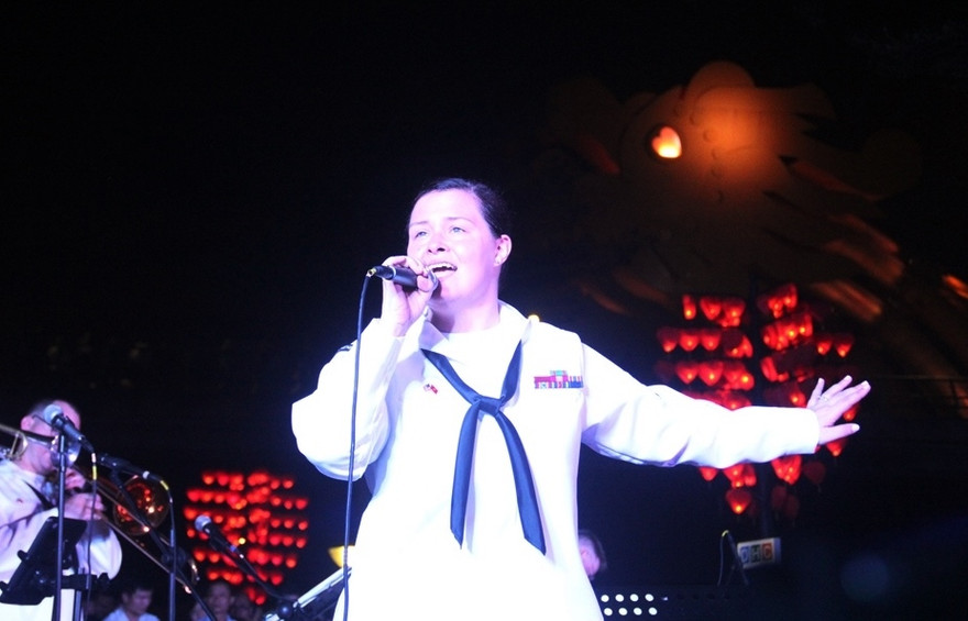 Người dân Đà Nẵng 'cháy' cùng ban nhạc Hạm đội 7 Hải quân Mỹ