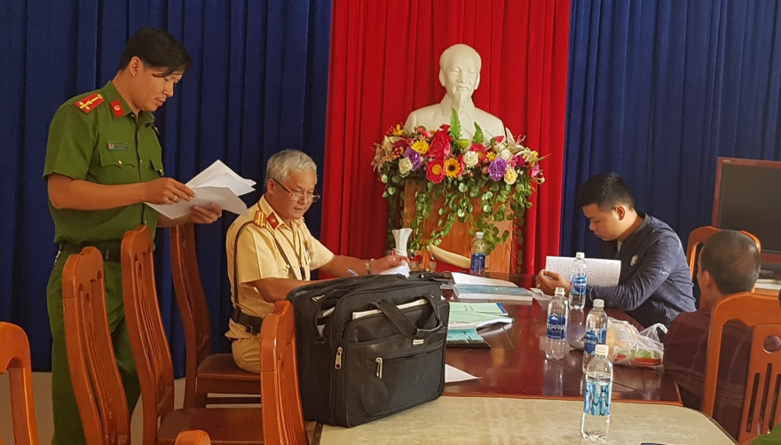 Sau khi bỏ chạy, đói tượng Phúc bị bắt giữ ngay cửa Bắc hầm Hải Vân.