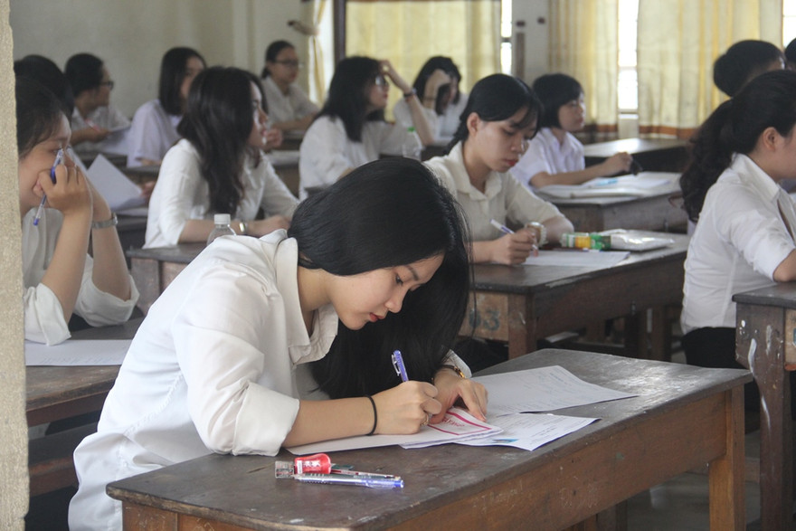 Hơn 11000 thí sinh Đà Nẵng thi môn đầu tiên trong thời tiết dịu mát