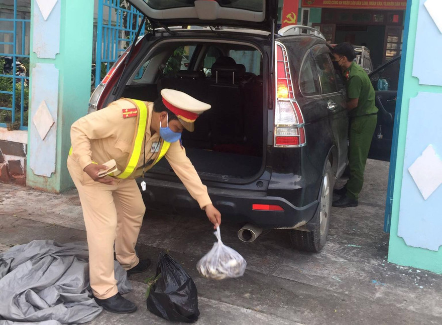 Dừng đo thân nhiệt, tài xế 'lộ' dương tính ma túy, xe hết kiểm định