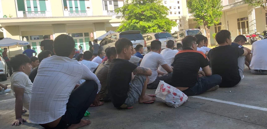 Qua kiểm tra, lực lượng chức năng phát hiện hàng chục thanh niên dương tính với ma tuý. Ảnh: N.P.