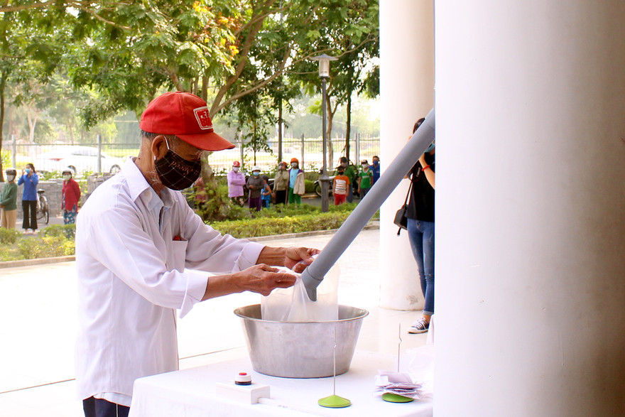 Đà Nẵng: Mỗi quận, huyện có 2 - 3 máy như “ATM gạo” giúp người khó khăn