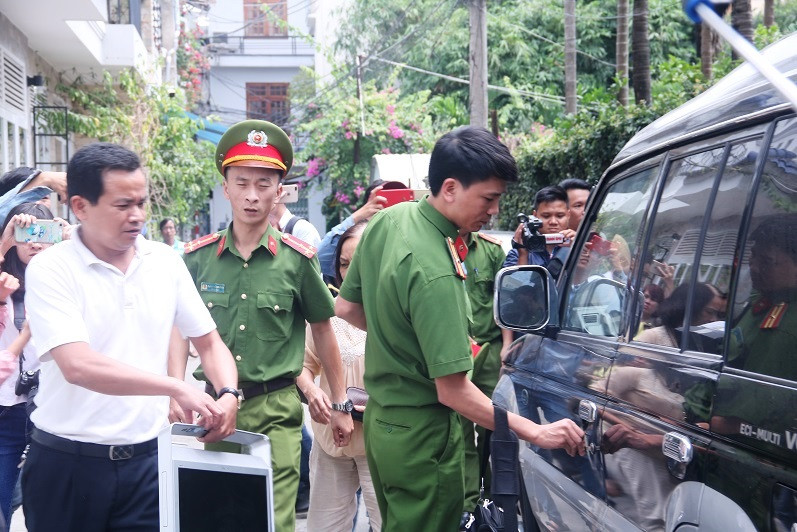Năm giờ khám xét nhà nguyên Chủ tịch Đà Nẵng Trần Văn Minh