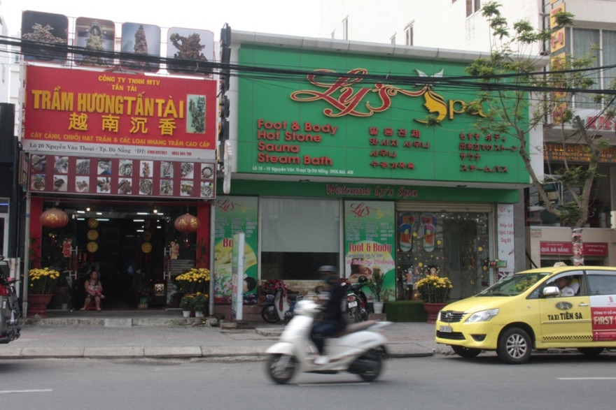 Đà Nẵng xử lý nhiều bảng hiệu chữ nước ngoài lấn át chữ Việt