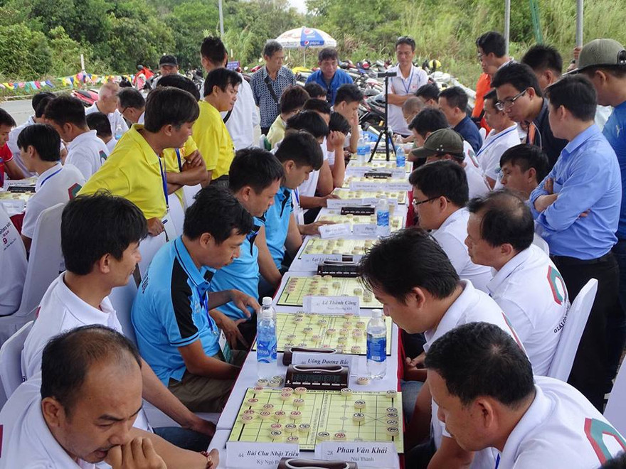 Kỳ thủ hội ngộ tranh tài trên đỉnh Bàn Cờ