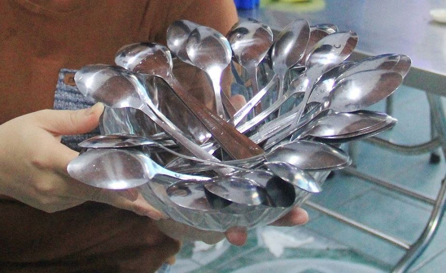 Đà Nẵng thay hơn 9000 chiếc thìa không rãnh cho quán ăn đường phố