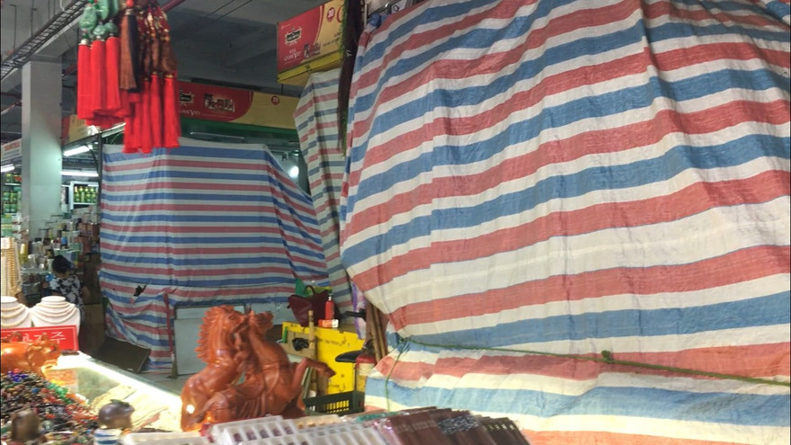 Chợ Hàn thời Covid-19: Nhiều tiểu thương đóng quầy, than trời 