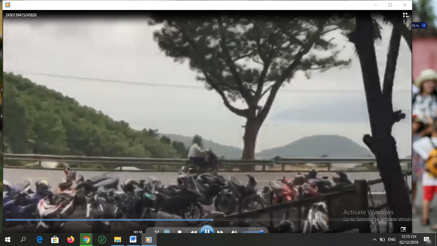 Thót tim xem nhóm người phóng ẩu, bốc đầu xe trên đèo Hải Vân