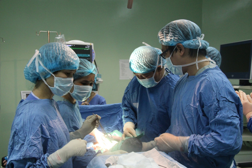 Sau tiêm gây tê, một sản phụ tử vong, một nguy kịch