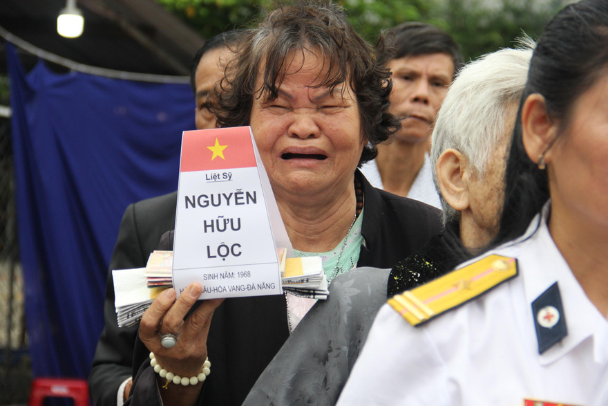 Tưởng niệm liệt sĩ Gạc Ma: 31 năm rồi, thương quá con ơi!