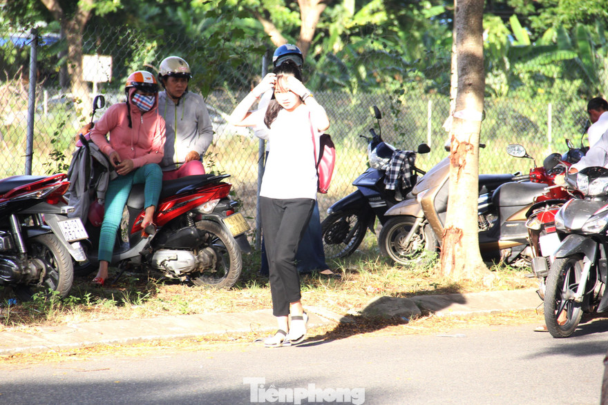 Gần 10.000 thí sinh Đà Nẵng đi thi trong thời tiết nóng bức