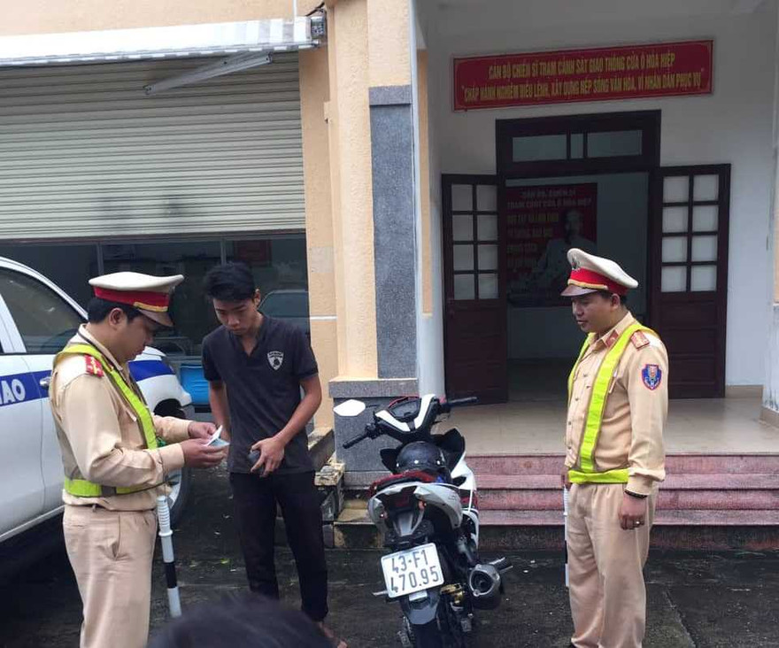 Xử lý vi phạm nhóm thanh niên phóng ẩu, bốc đầu xe trên đèo Hải Vân