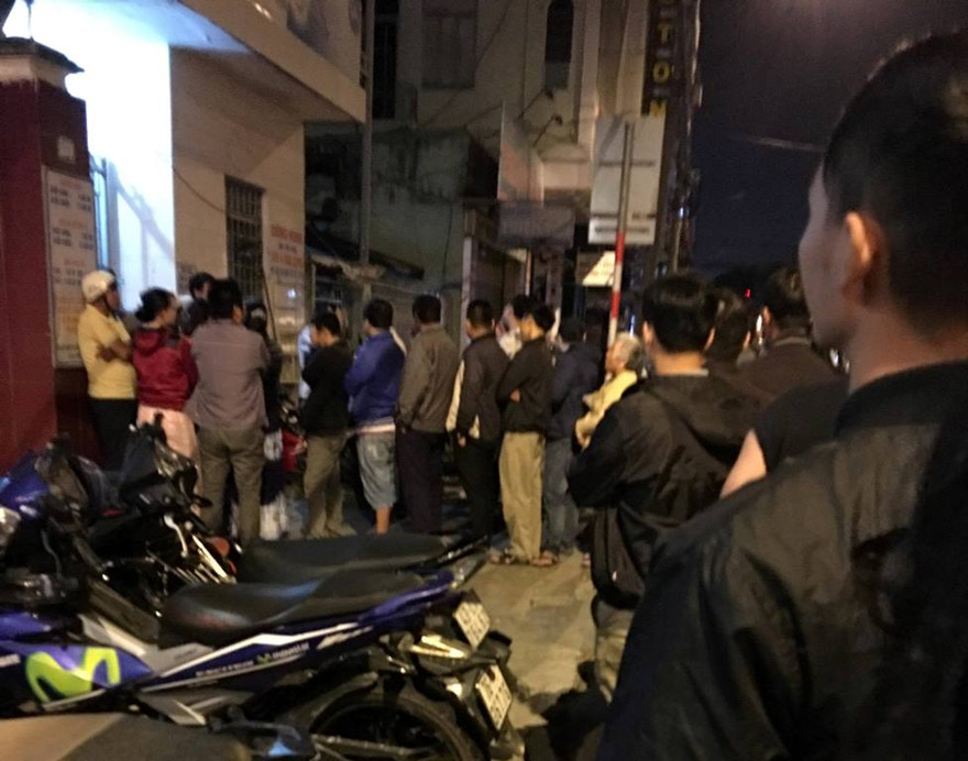 Đà Nẵng: Xếp hàng từ mờ sáng chờ suất tiêm vắc xin 6 trong 1