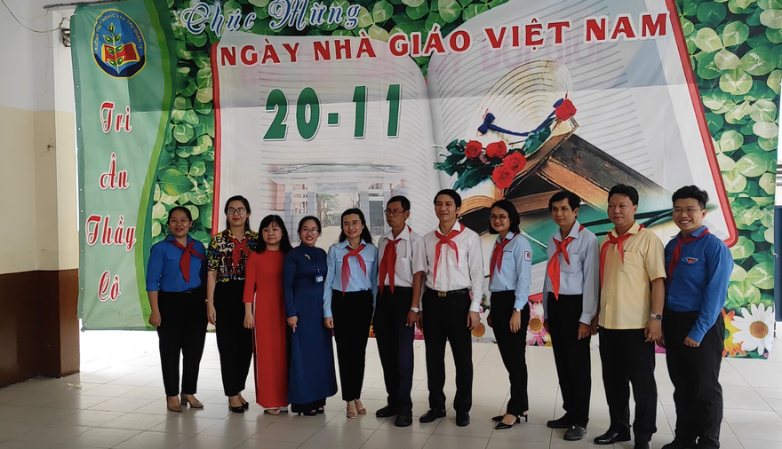 Bí thư TƯ Đoàn chúc mừng thầy cô nhân ngày 20/11