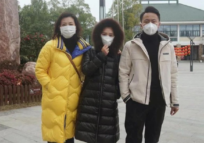 Zixuan Wang (giữa) đại diện hơn 500 du học sinh mắc kẹt ở Vũ Hán viết thư thỉnh cầu chính phủ Australia cho phép và giúp đỡ họ trở lại Australia học tiếp. Ảnh: Australian.