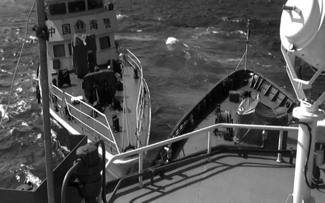 Tàu Trung Quốc tìm mọi thủ đoạn ngăn cản tàu chấp pháp Việt Nam.