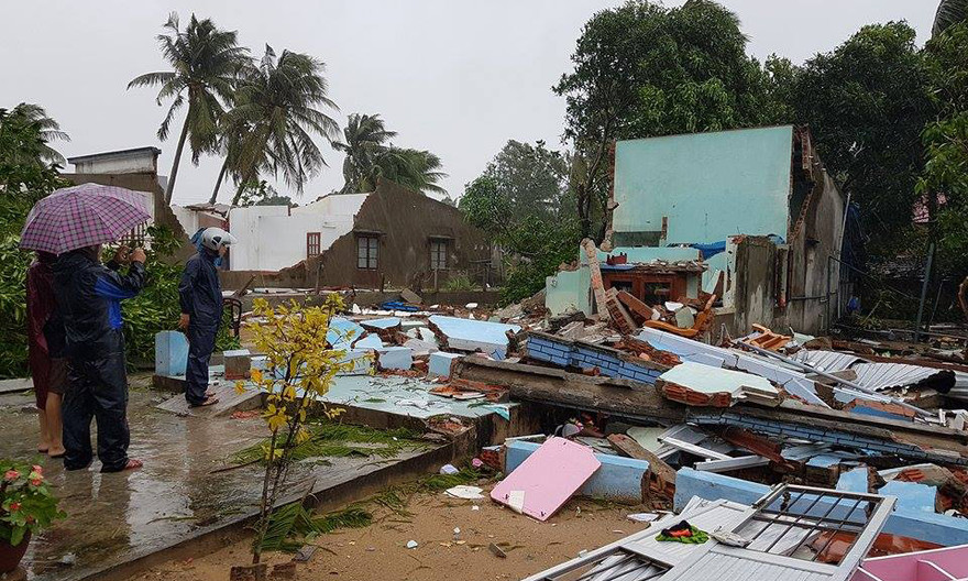 Mưa lũ, sạt lở khiến hàng chục người chết, nhiều thôn làng tan hoang xơ xác. Ảnh H. Văn