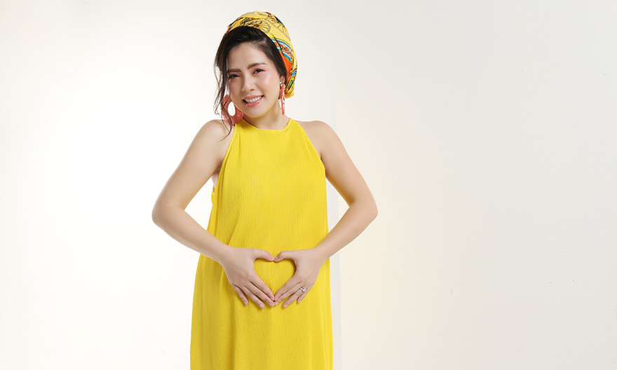 Ca sĩ Ngọc Hiền mang bầu con thứ ba ở tháng thứ 5.