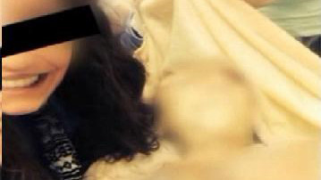 Bức ảnh khiến nữ sinh này bị đình chỉ học.