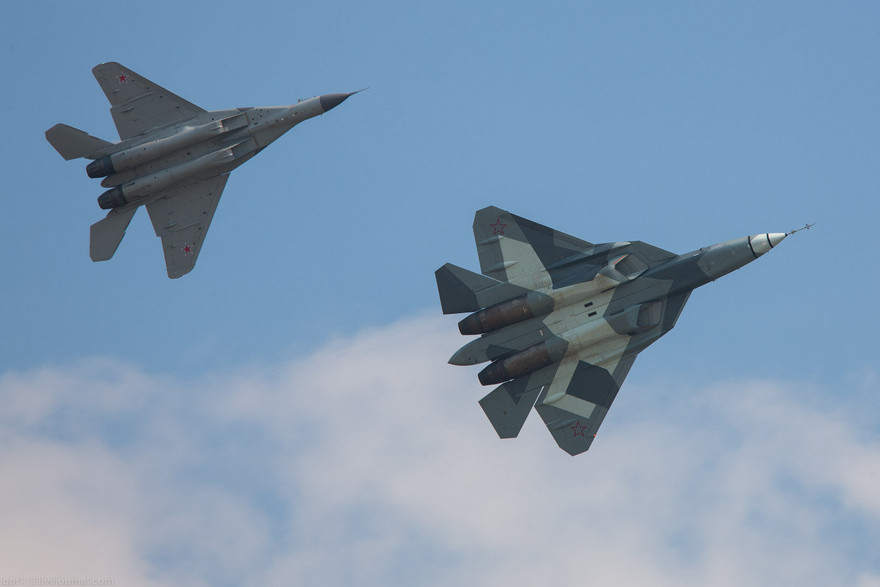 'Song sát' MiG-29SMT và T-50 lần đầu lộ diện
