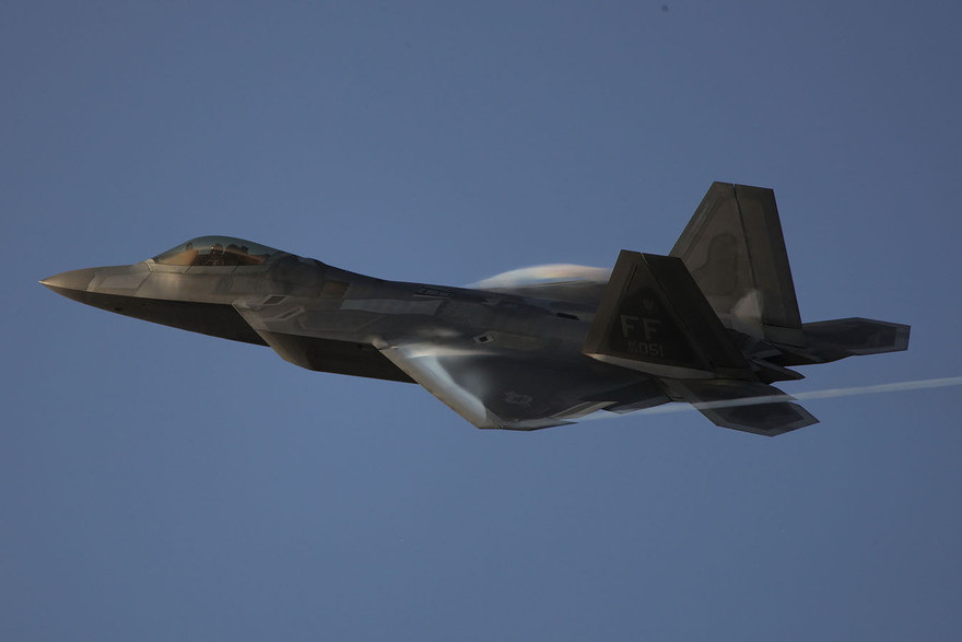 Nhìn gần F-22, tiêm kích thế hệ thứ năm đầu tiên thế giới