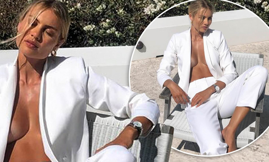 Mỹ nhân áo tắm 9x tung ảnh ngực trần, thả dáng buông lơi cực gợi cảm