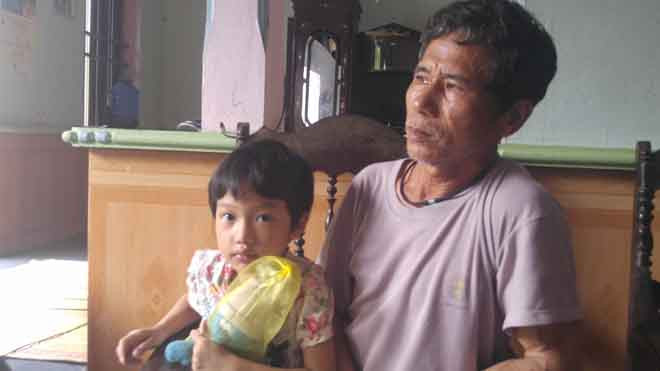 Ông Khanh và cháu nội