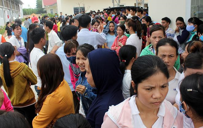 Công nhân ngành may đình công chủ yếu do lương cơ bản không đủ sống