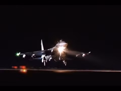 [VIDEO] Tiêm kích Su-27 xuất kích, đánh chặn mục tiêu gần Crimea