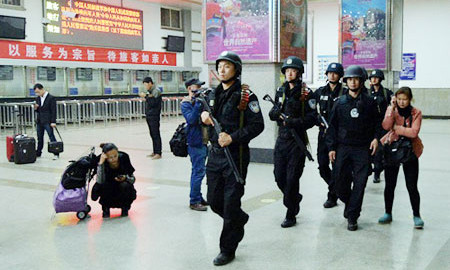 Bắn hạ 5 hung thủ vụ thảm sát Côn Minh trong 15 giây