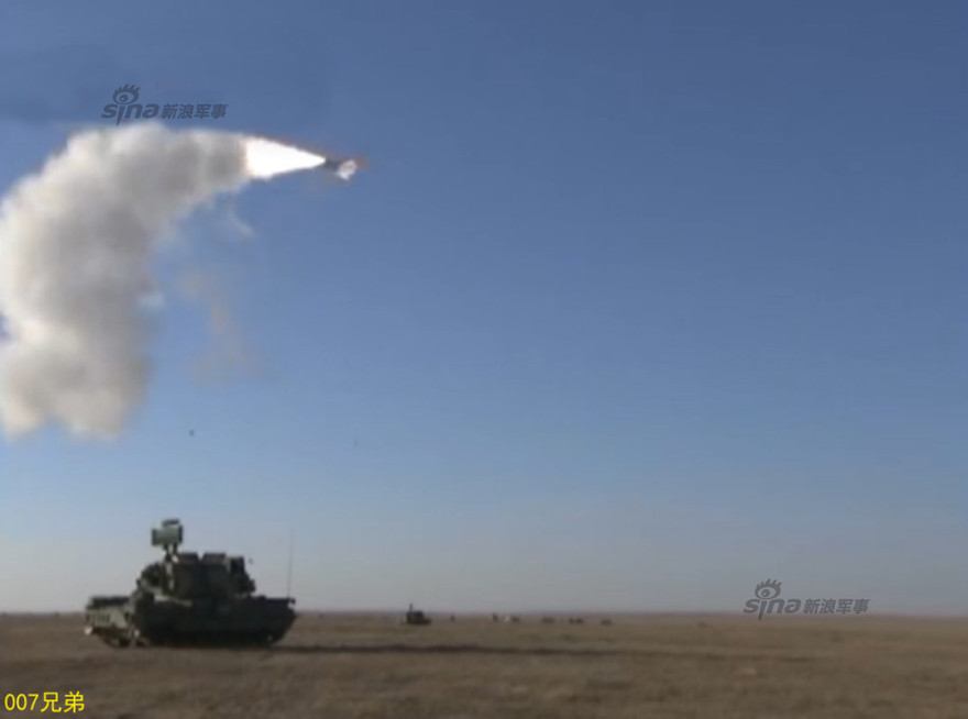 Mục sở thị tên lửa Tor-M2U hành quân vào trận địa