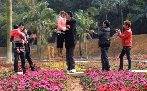 Cặp đũa lệch: Chàng 2,2 m nàng 1,5 m