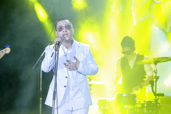 Ca sĩ Tuấn Hưng trình diễn trong chương trình Bài hát yêu thích tháng 7 tối 17/7.