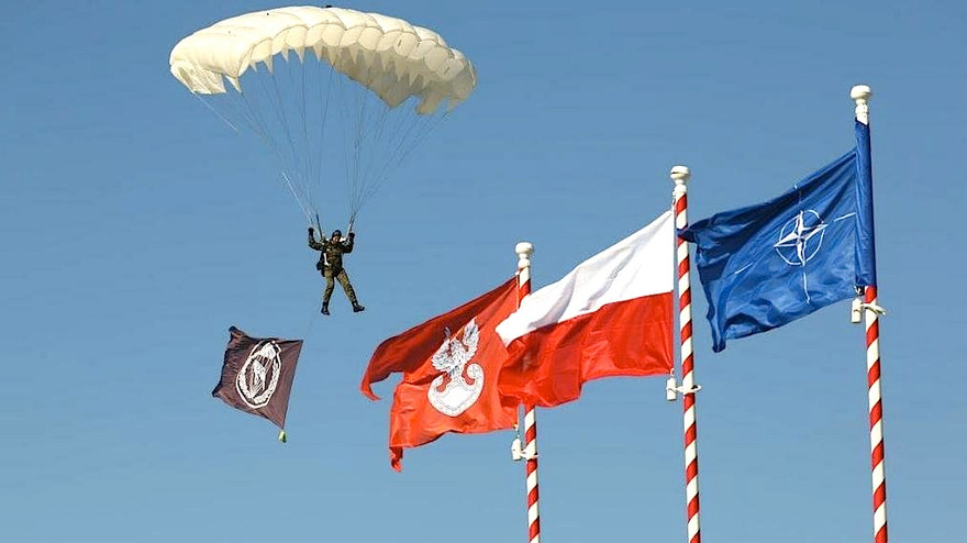 NATO lo lắng sườn phía Đông có thể thất thủ trước Nga