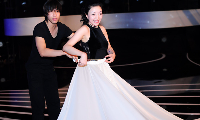 Phạm Thu Hà để mặt mộc hóa thân thành Bạch tuyết