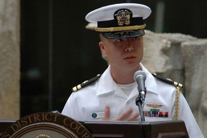 Thiếu tá Hải quân Mỹ Edward C. Lin. Ảnh: Twitter