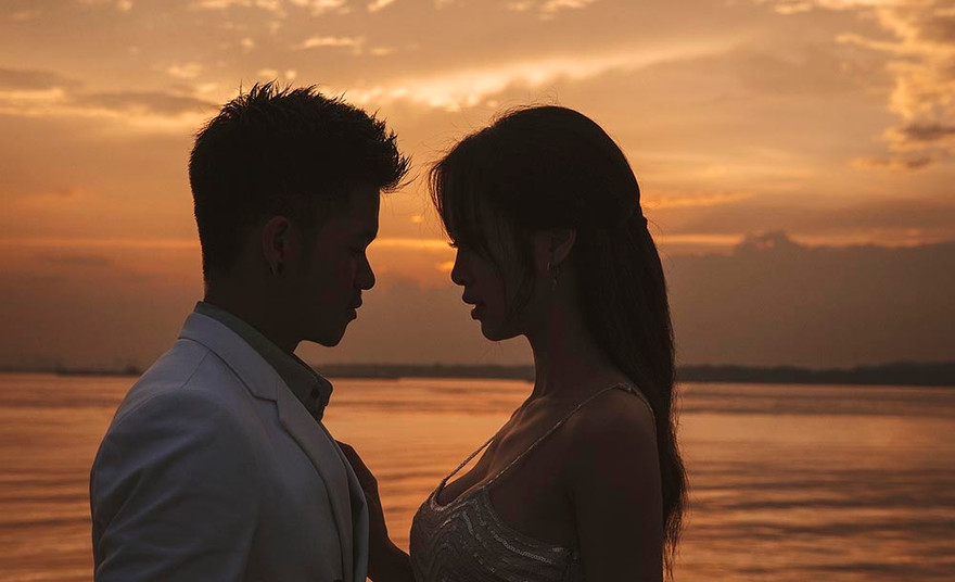 Trọng Hiếu và Vũ Ngọc Anh trong MV 'Bước đến bên em'.