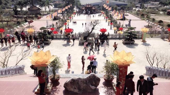 Nhộn nhịp lễ chùa Tân Thanh ngày đầu năm mới. Ảnh: Sáng Huy