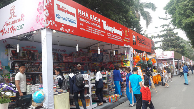 Tiếng trống khai hội “Phố sách Xuân Đinh Dậu 2017” đã điểm