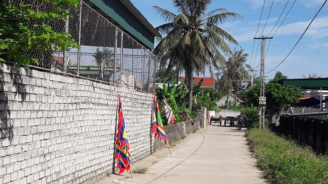 Gia đình nạn nhân chuẩn bị tang lễ.