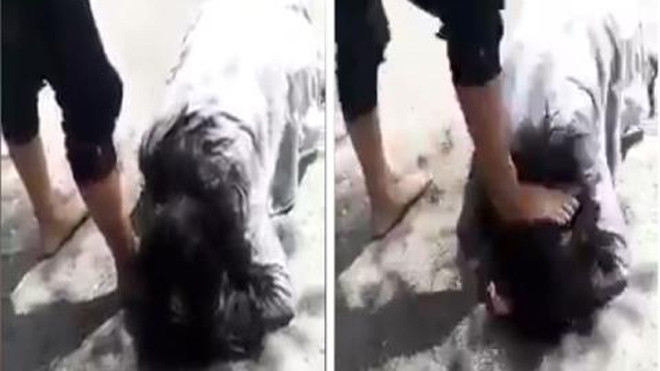  Vụ việc nhóm nữ sinh đánh, bắt bạn liếm chân ở TP.HCM đang gây xôn xao dư luận.