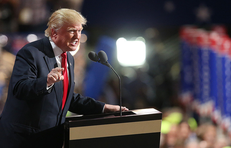 Ông Donald Trump gọi Hillary Clinton là "người sáng lập IS". Ảnh: EPA