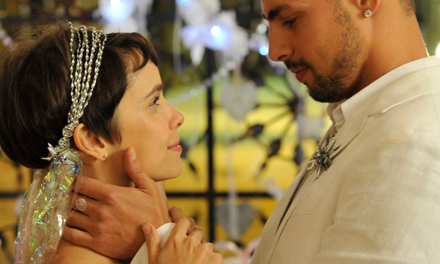 Nữ diễn viên Débora Lima Falabella gây ấn tượng với khán giả hơn 130 quốc gia với màn diễn xuất đầy thuyết phục về nhân vật Nina.